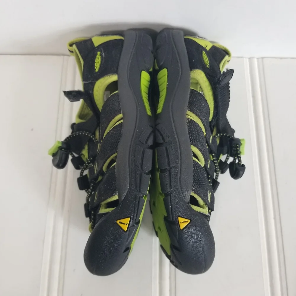KEEN Newport H2 Sandals Boys 2 Waterproof Sport Hiking Closed Toe Black Lime
